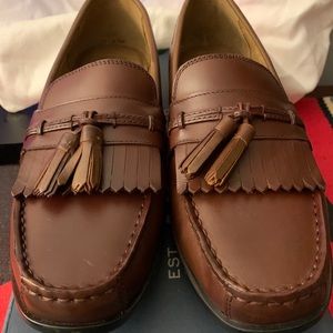 Men Bass brown loafers new never worn size 8